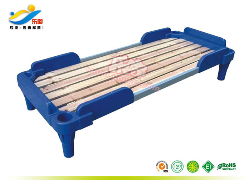 LD1497 塑料木板高扶手幼儿床(图1)